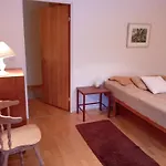 Huoneita Puusaunalla *