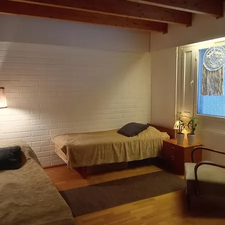 Huoneita Puusaunalla